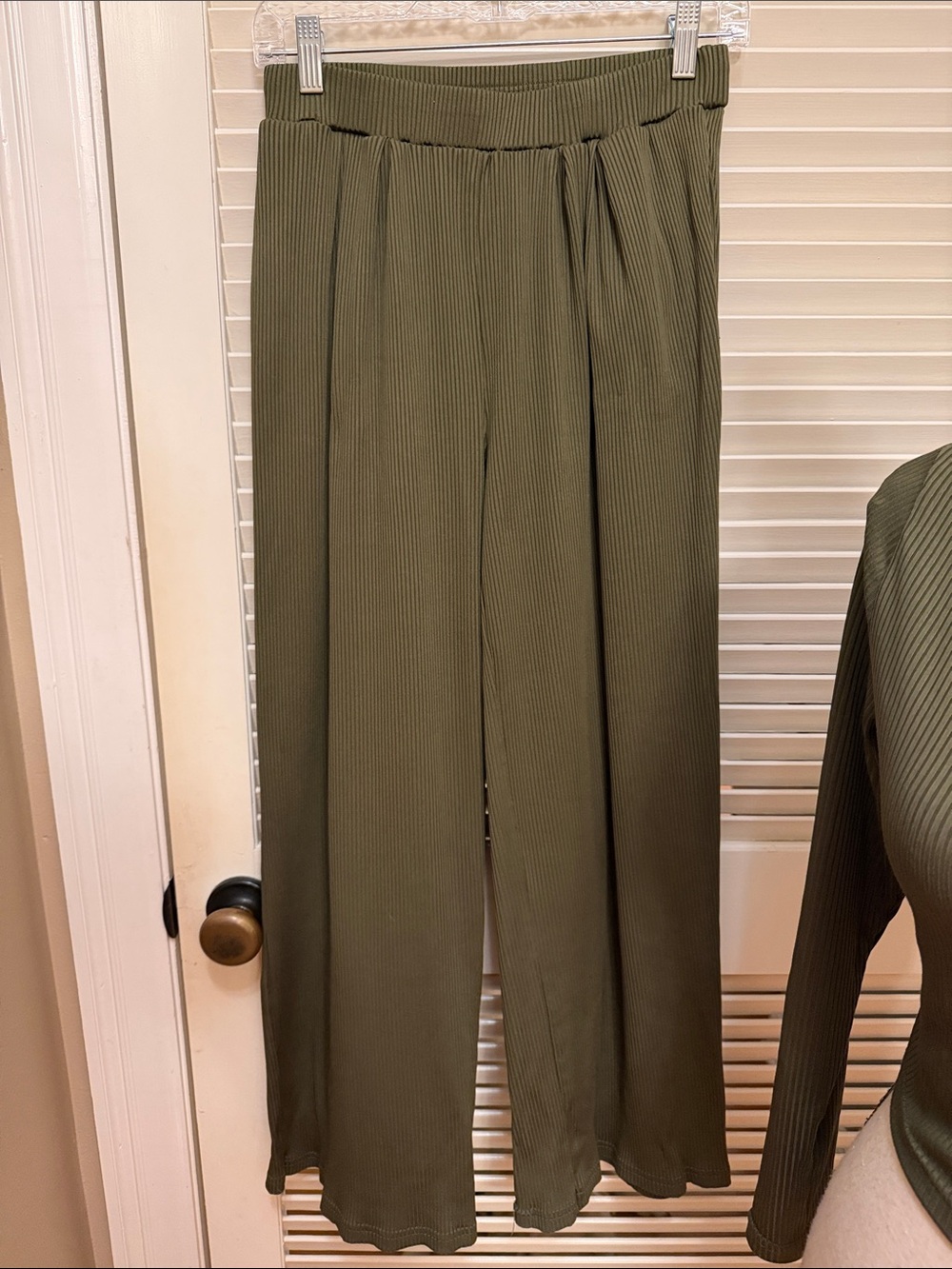 Ekouaer Lounge Set for Women: 2 Piece Ribbed Knit Outfit in Army Green, Size Med - Picture 11 of 15